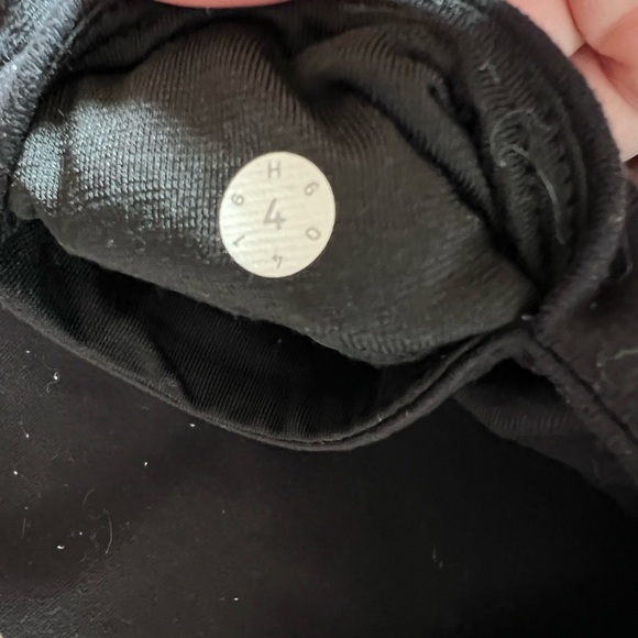 Lululemon black crop leggings with side panel detail size 4 - Picture 4 of 4